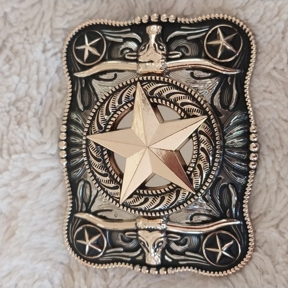 New belt buckles with a rotating centerpiece. Made in Mexico. - Picture 1 of 4